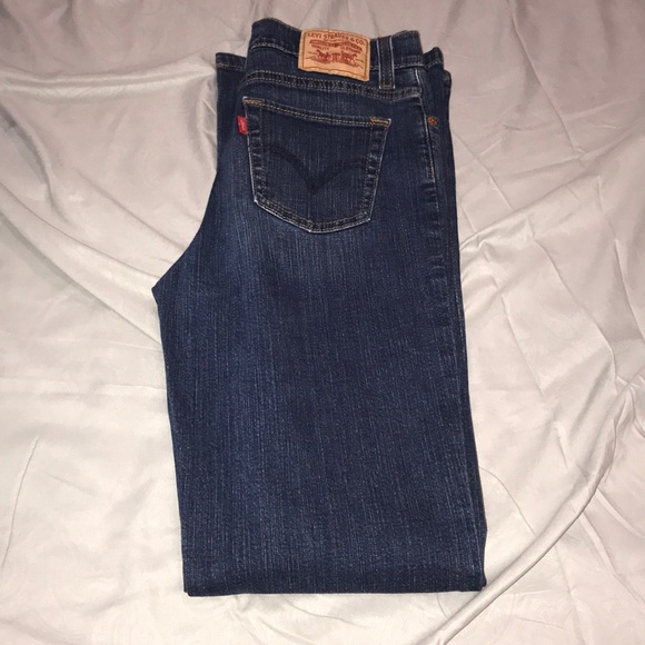 EUC Levi Women’s Jean - Picture 4 of 4